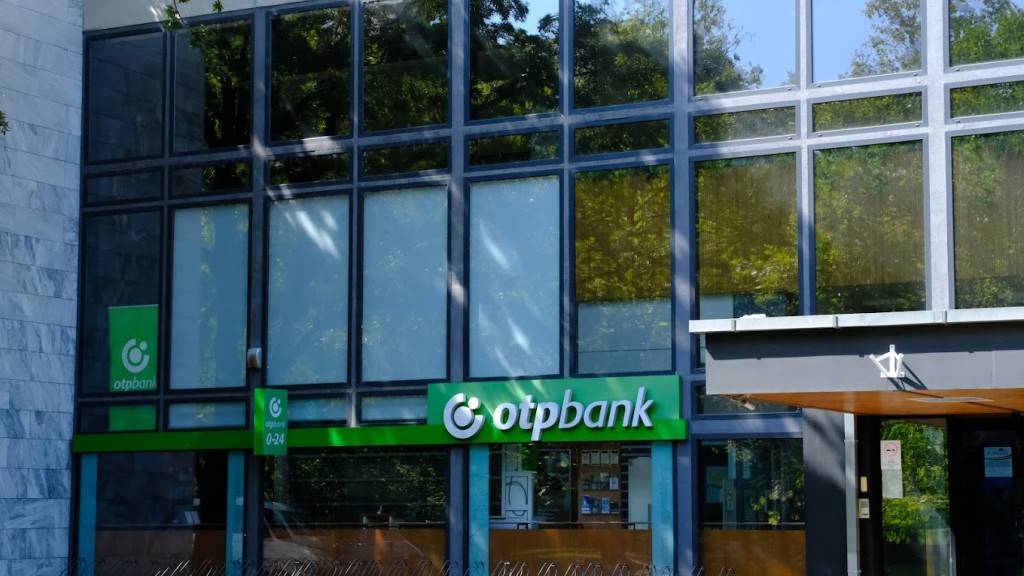 OTP Bankfiók Debrecen Egyetem tér 1.