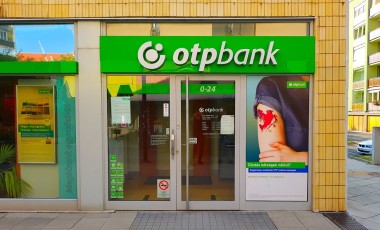 OTP Bankfiók Pécs Szigetiváros Budai N. A. u. 1.