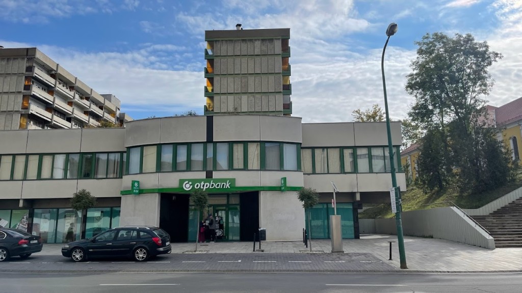 OTP Bankfiók Salgótarján Rákóczi u. 12.
