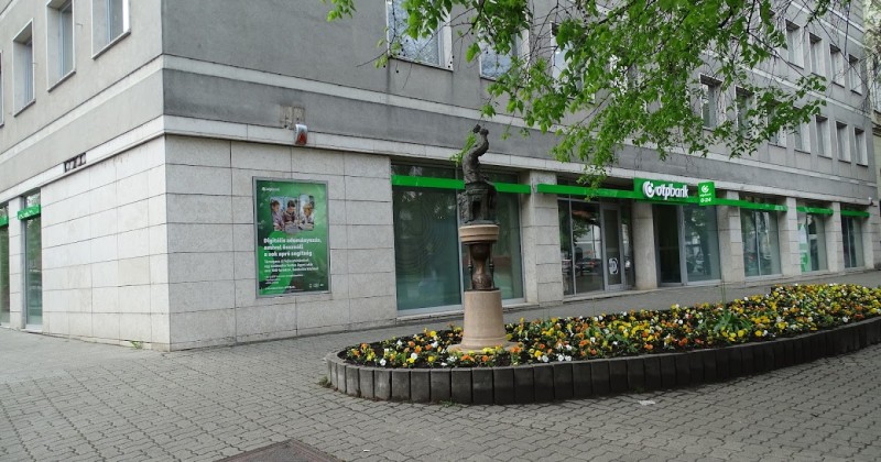 OTP Bankfiók Szekszárd Szt. István tér 5-7. 