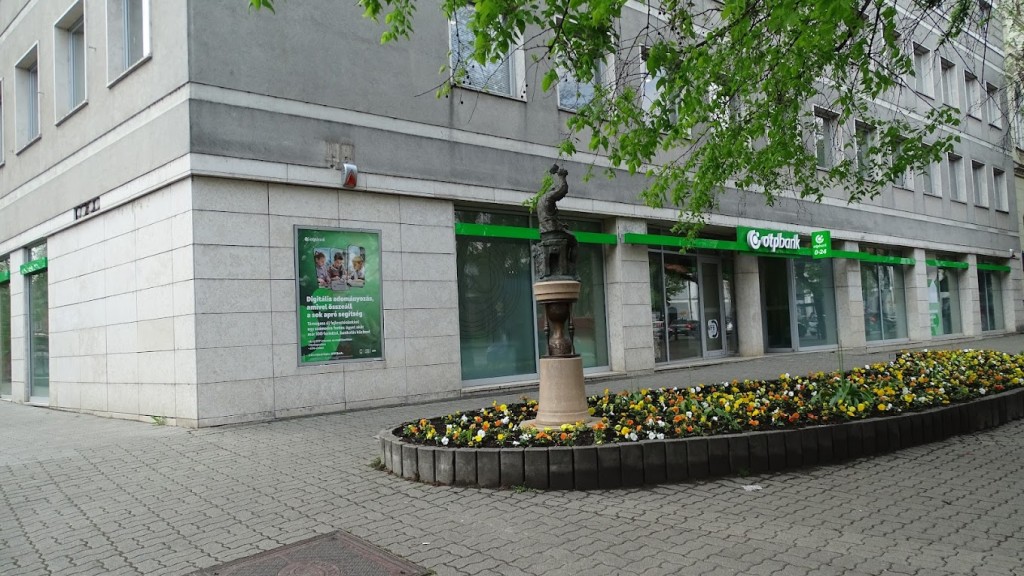 OTP Bankfiók Szekszárd Szt. István tér 5-7. 