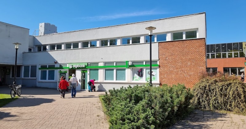OTP Bankfiók Tatabánya Fő tér 32.