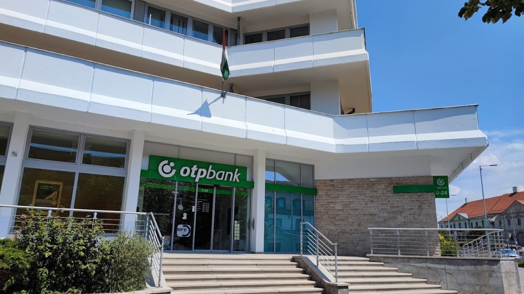 OTP Bankfiók Veszprém Budapesti út 4.