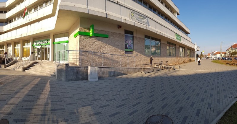 OTP Bankfiók Veszprém Óváros tér 24.
