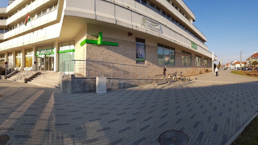 OTP Bankfiók Veszprém Óváros tér 24.
