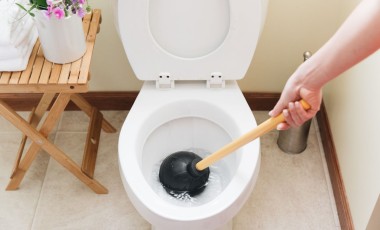 Duguláselhárítás házilag, hogy ne kelljen kihívnia  a mestert